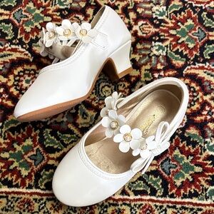 Charming White Floral Kids Dress Shoes